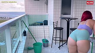 Empregada safada em shortinho é uma visão do paraíso
