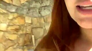 Hey, check this ruiva rabuda with a swollen pussy on live!