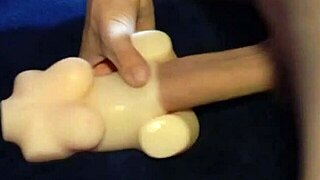Tirando a Virgindade da Minha Pequena Boneca Kinky